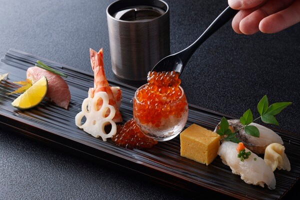 《御食事》季節の味わいを取り入れた握り鮨。