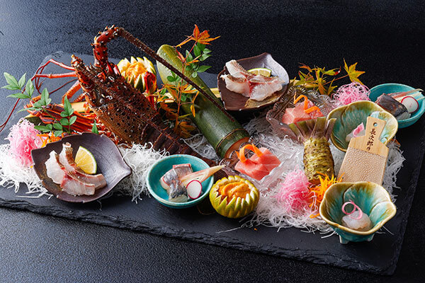 《御造り》旬の魚介を盛り合わせで